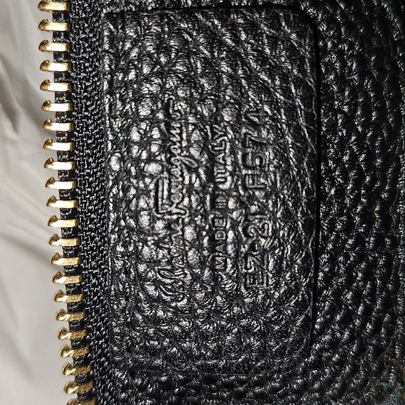 Salvatore Ferragamo Ally Hobo Black Leather Bag - Picture 8 of 8